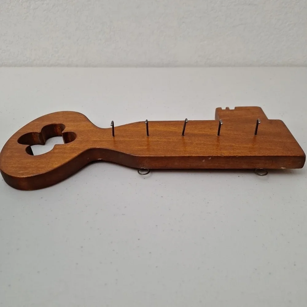Vintage Wood Wooden Key Shaped Key Holder Rack 6 Hooks See Pics/Desc 12
